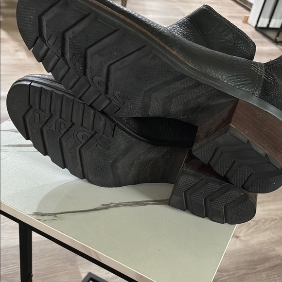 Sorel Black Lolla Cut-Out Ankle Boots Supple Leather and Suede - Picture 11 of 11